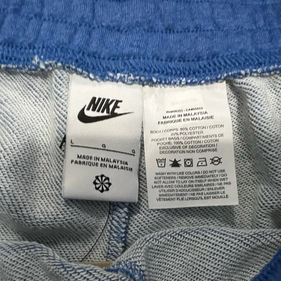 Nike Women’s Shorts - Picture 3 of 5